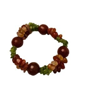Red & Green Stretch Beaded Bracelet – Elegant Multicolor Jewelry